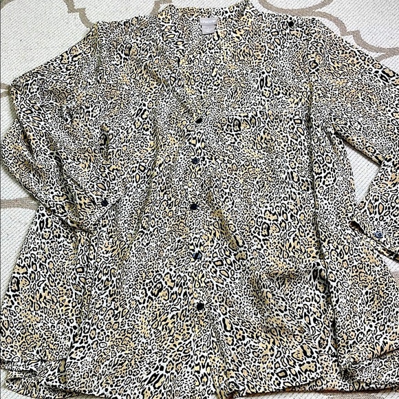 Chico's cheetah print flowy lightweight button down long sleeve Blouse,size 8/10 - Picture 3 of 15